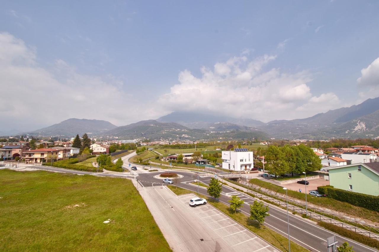 Piazza Lira *
