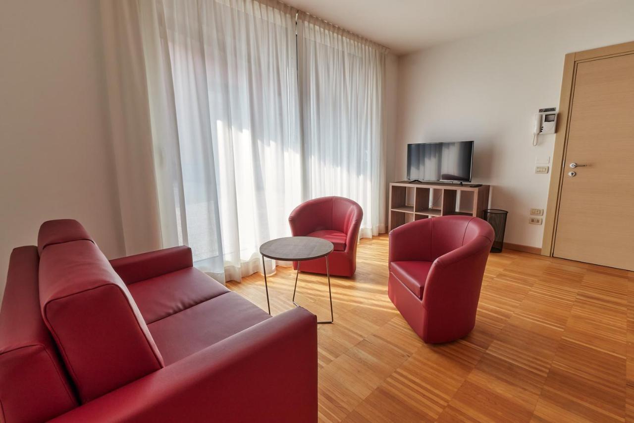 Piazza Lira Aparthotel *