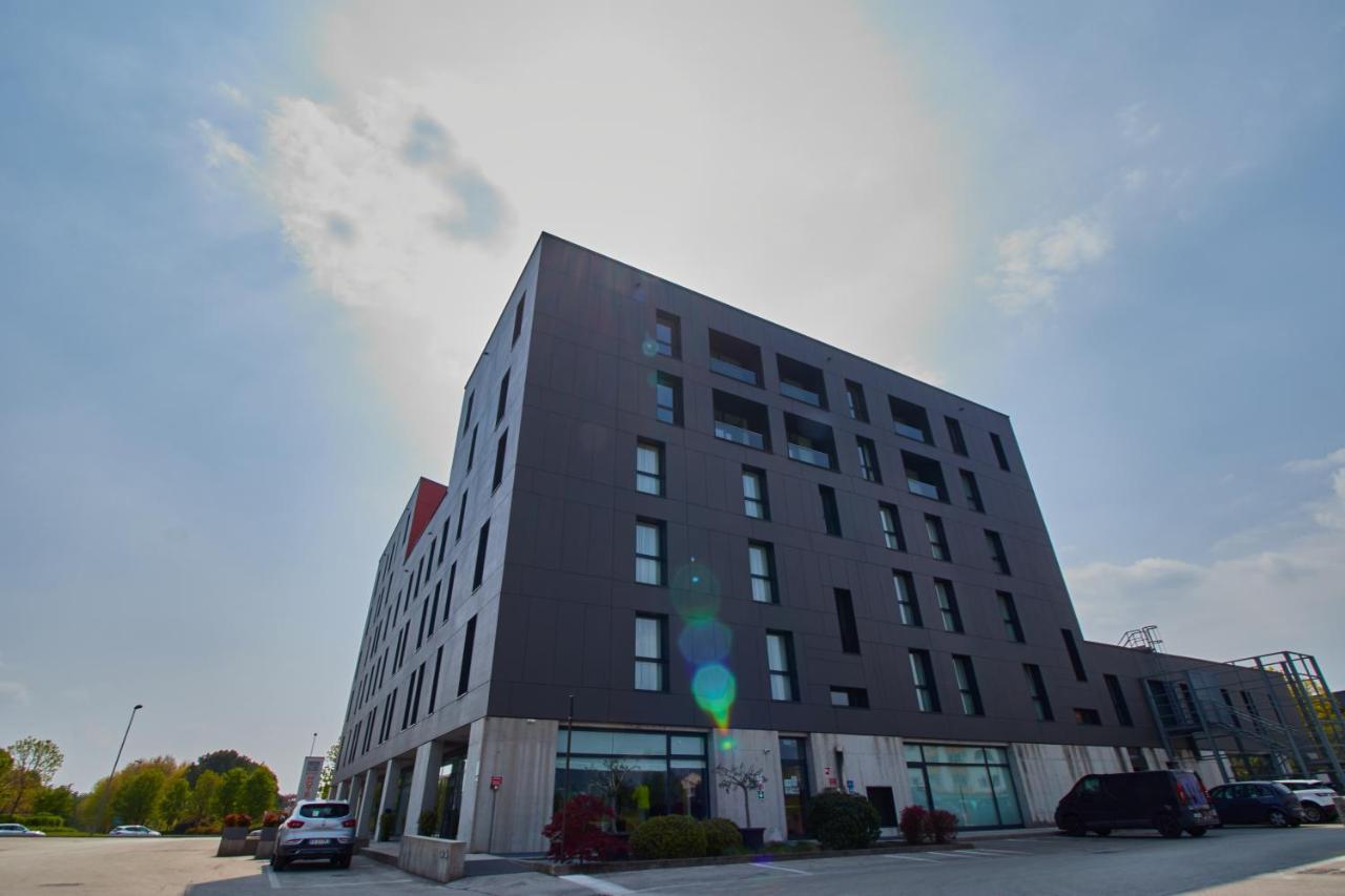 Piazza Lira Aparthotel *