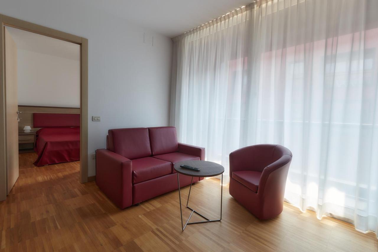 Piazza Lira Aparthotel